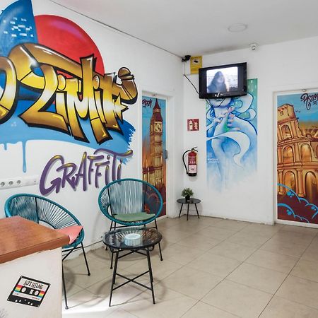 No Limit Hostel Graffiti Barcelona Exterior photo